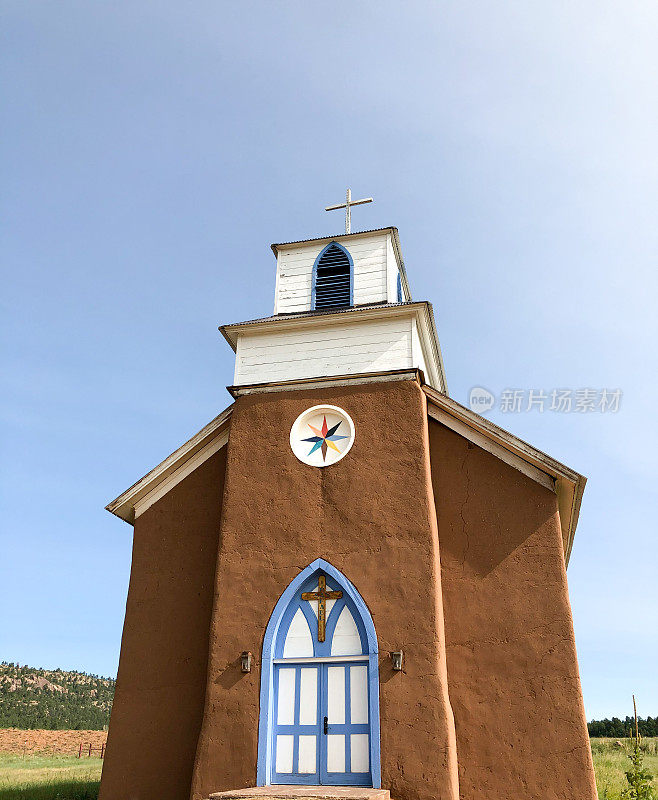 La Cueva(莫拉县)，NM: San Rafael Church特写